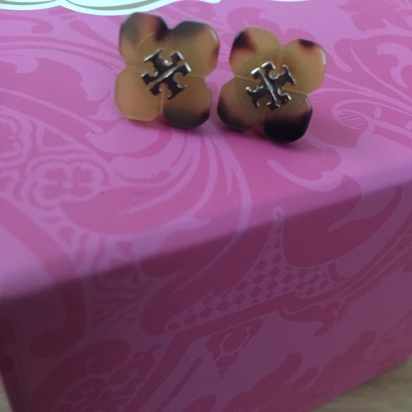 Tory Burch Tortoise Gold Logo StudS - Picture 2 of 5